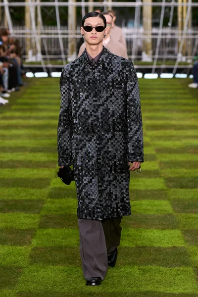 Look 48